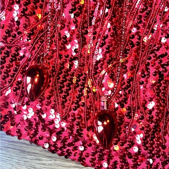 🔥TEMP PRICE DROP🔥Love on a Hanger red sequin garland strapless crop & mini skirt - Picture 2 of 6